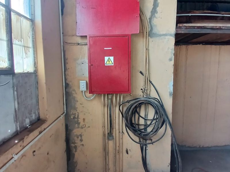 Excellent Industrial warehouse Opportunity! - Photo 9