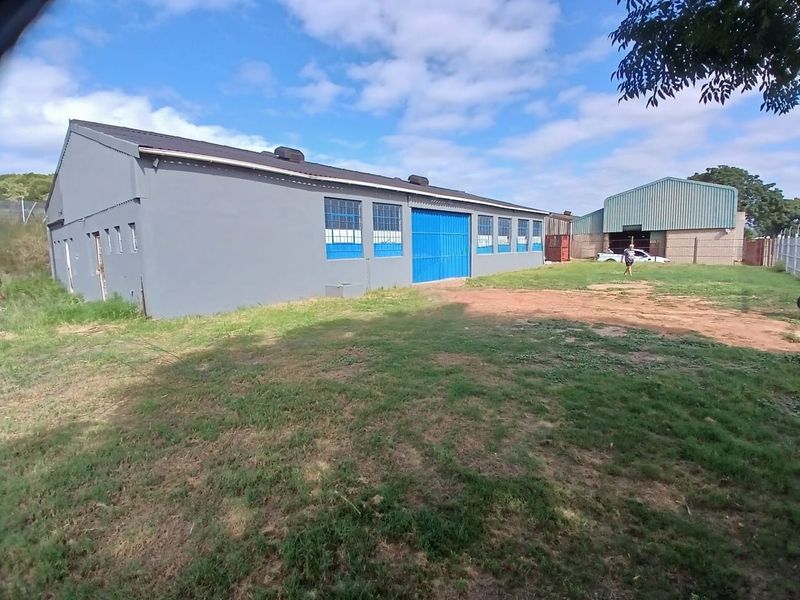 Excellent Industrial warehouse Opportunity! - Photo 2