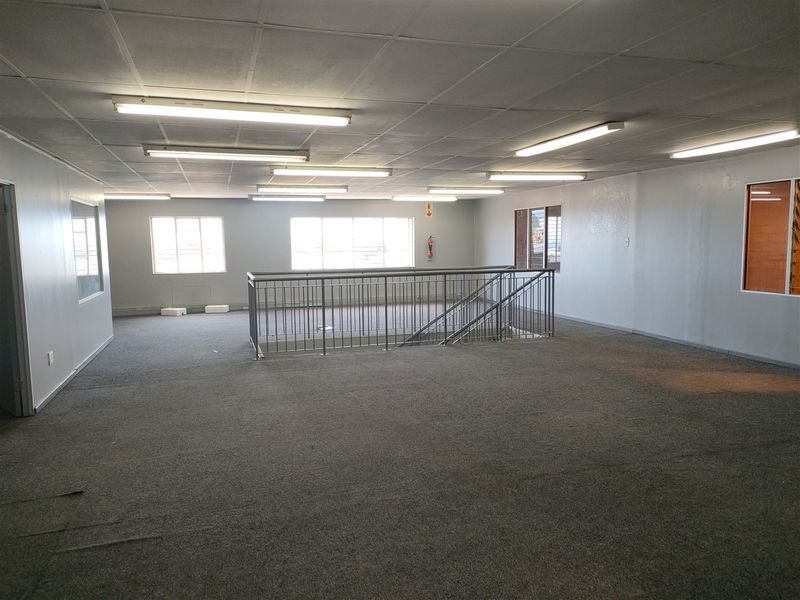 636m2  Warehouse  - TO LEASE - Photo 6
