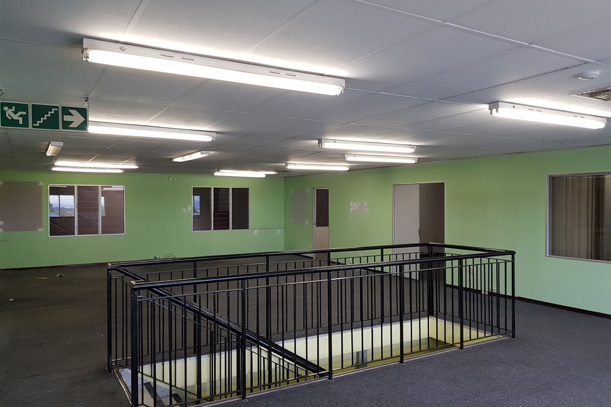 636m2  Warehouse  - TO LEASE - Photo 5