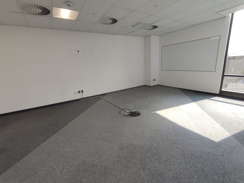 718smq Offices to let in Rosebank - Photo 8