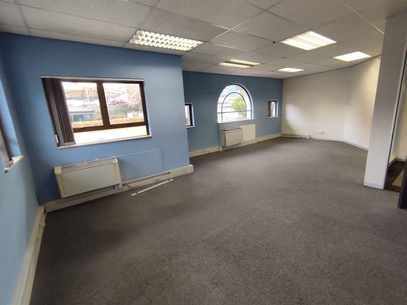 639.68m2 Office to let in Hyde Park Lane - Photo 5