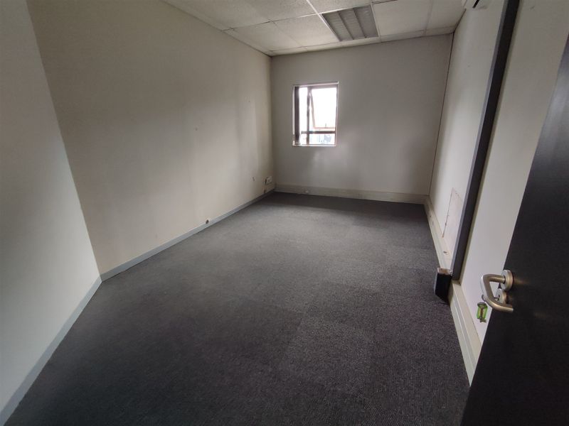 639.68m2 Office to let in Hyde Park Lane - Photo 10