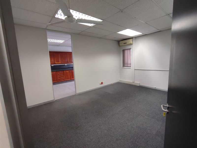 639.68m2 Office to let in Hyde Park Lane - Photo 8