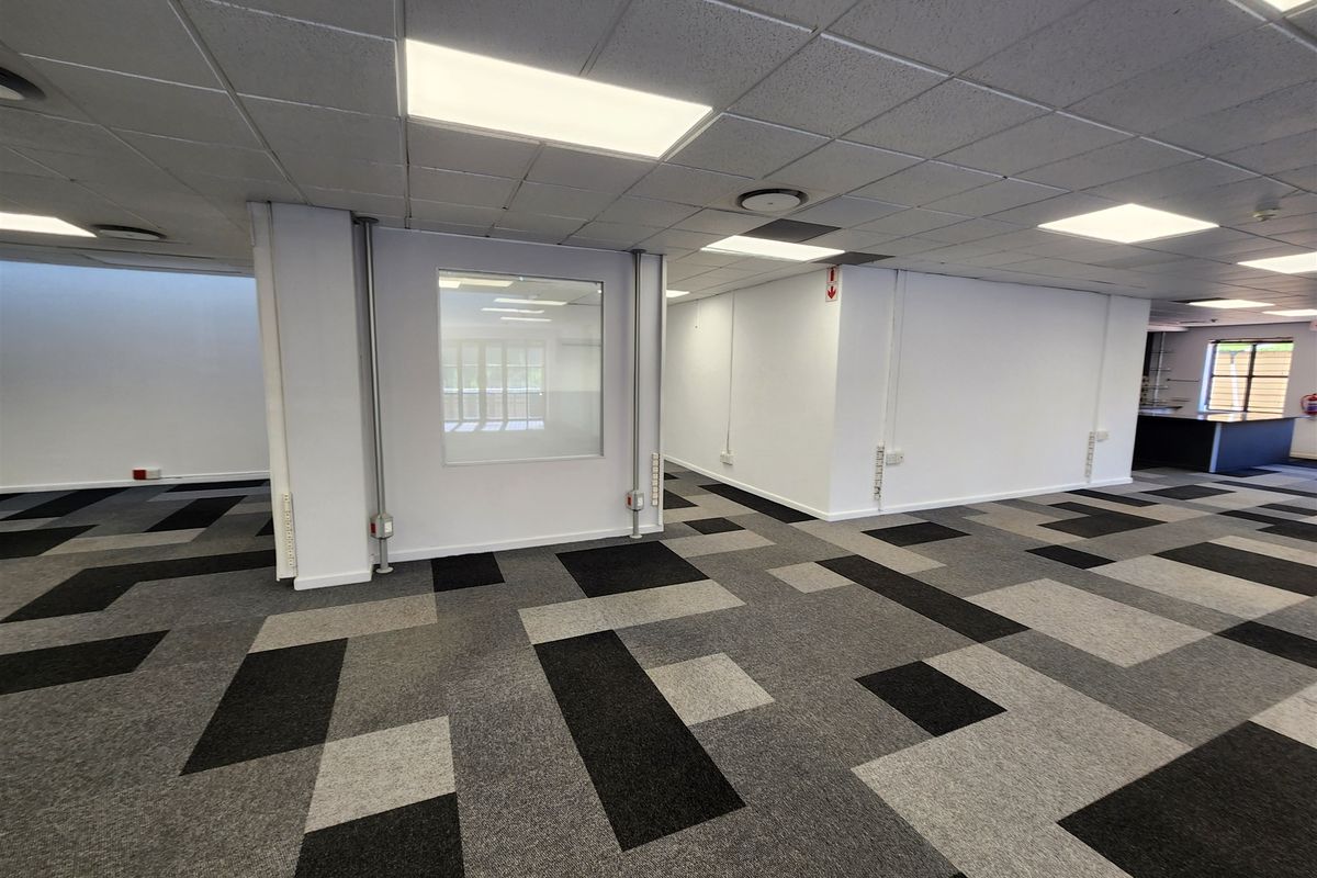 1681.6sqm Offices to let in Sandton - Photo 4