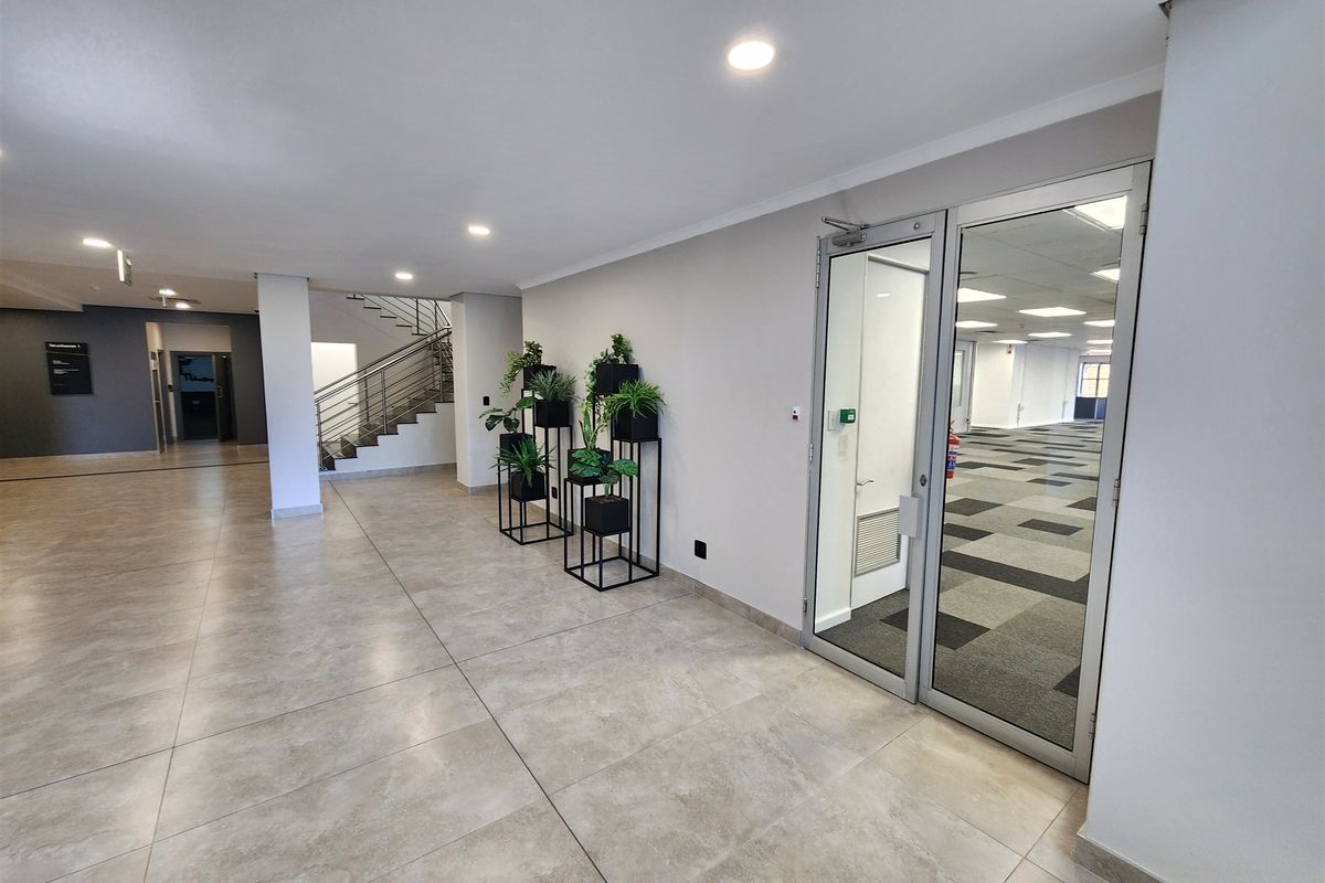 1681.6sqm Offices to let in Sandton - Photo 2