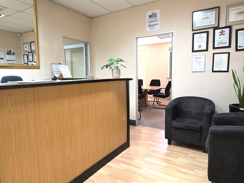 Office space to let in La Rocca Office Park - Photo 3