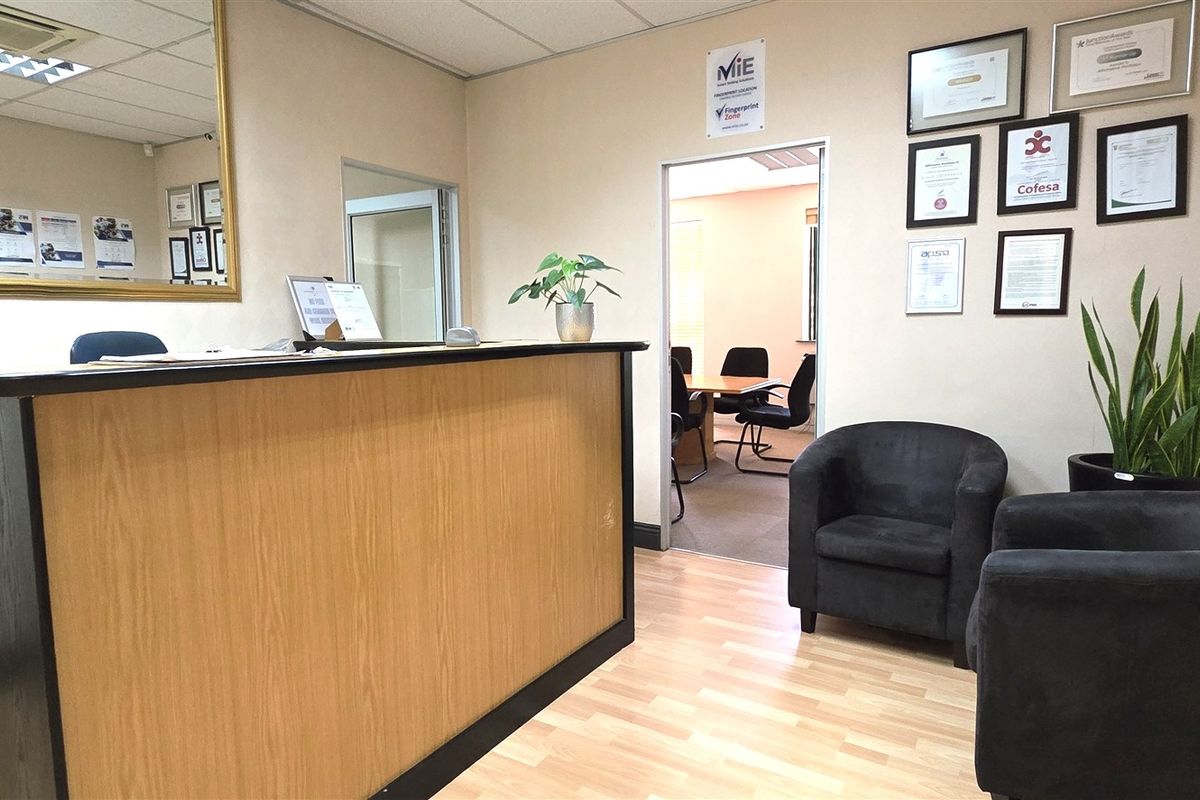 Office space to let in La Rocca Office Park - Photo 3