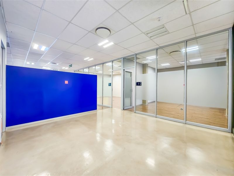 483m2 Open Plan Office to Let in Fourways - Photo 6