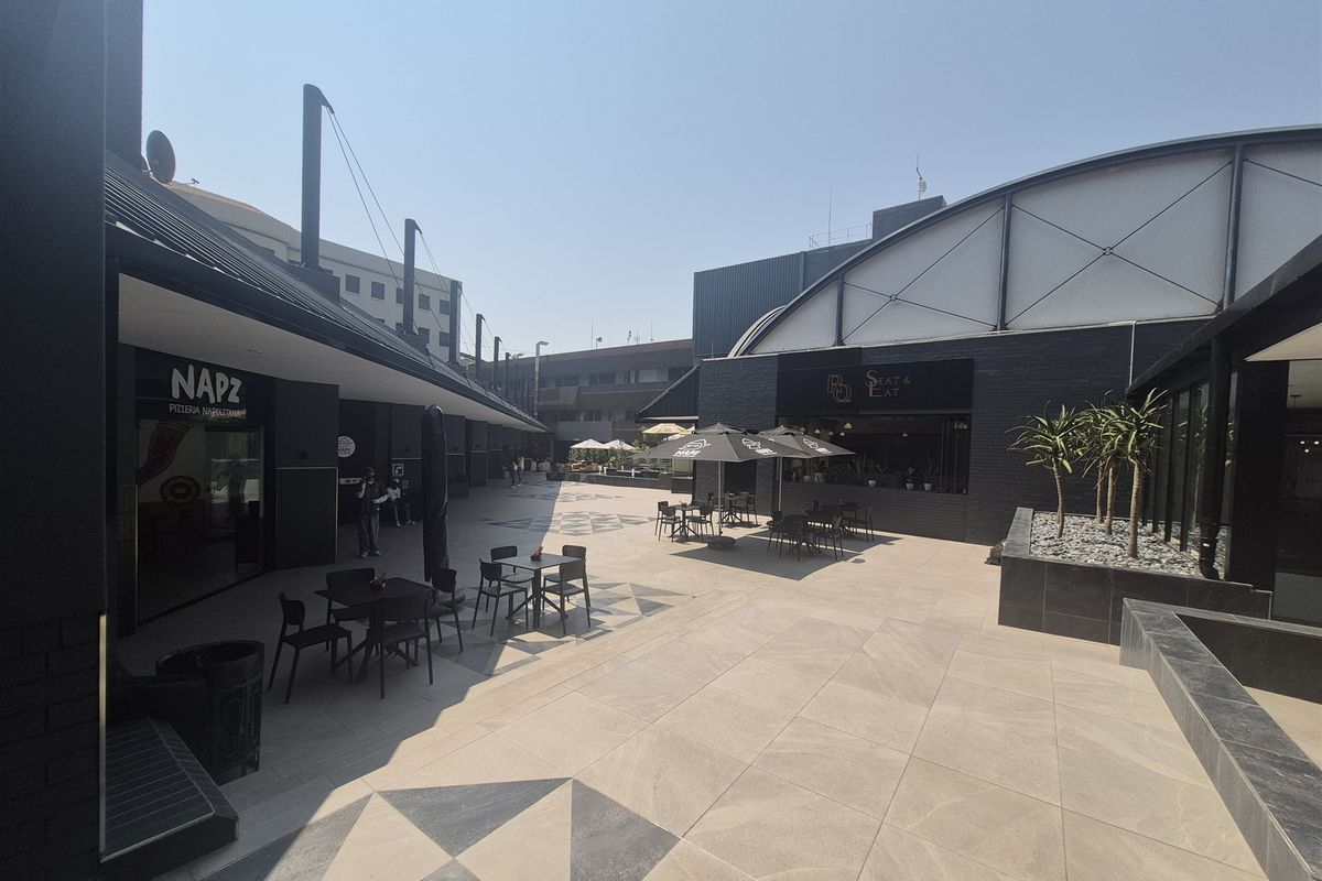 208sqm Offices to let in Rosebank, Johannesburg - Photo 2
