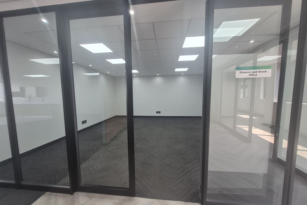 208sqm Offices to let in Rosebank, Johannesburg - Photo 5