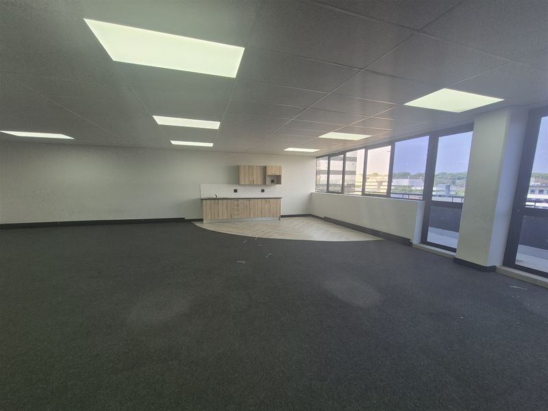 208sqm Offices to let in Rosebank, Johannesburg - Photo 7