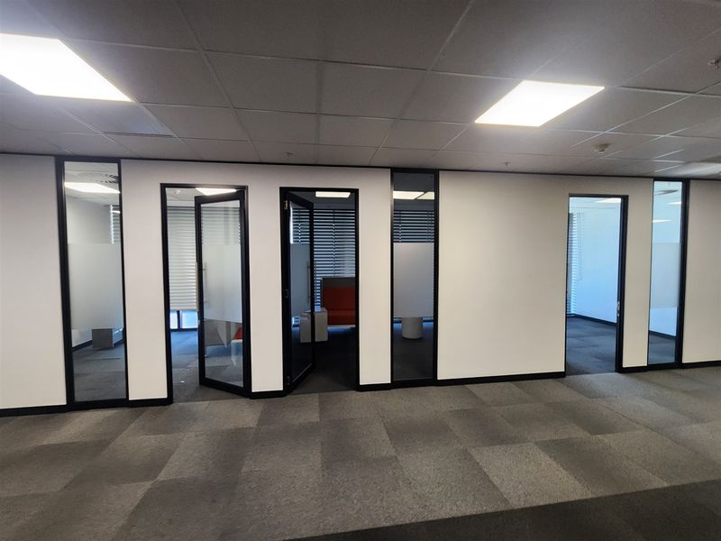 3 064.30sqm Offices to let in Sandton - Photo 10