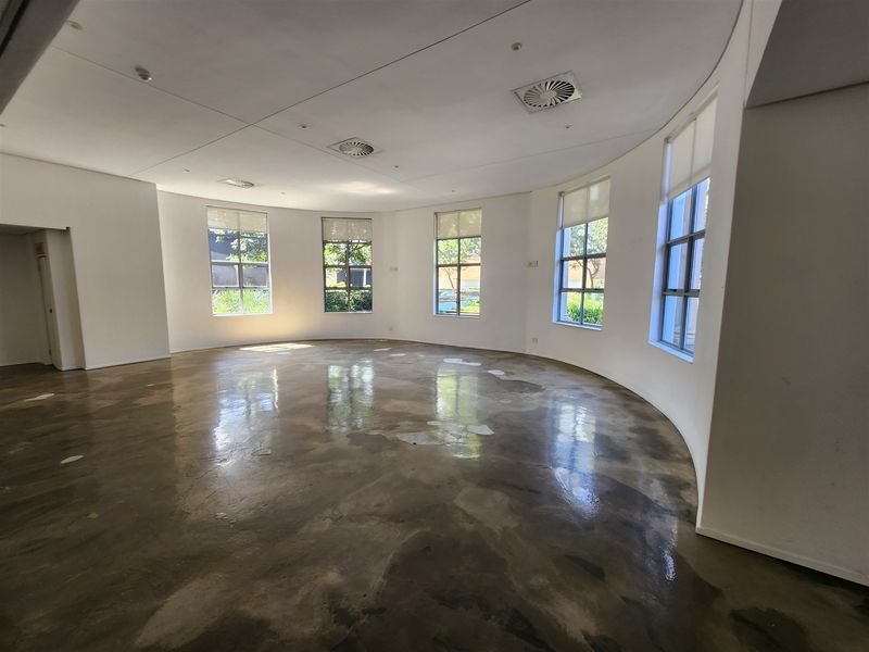 450sqm Office space to let in Sandhurst, Sandton - Photo 7