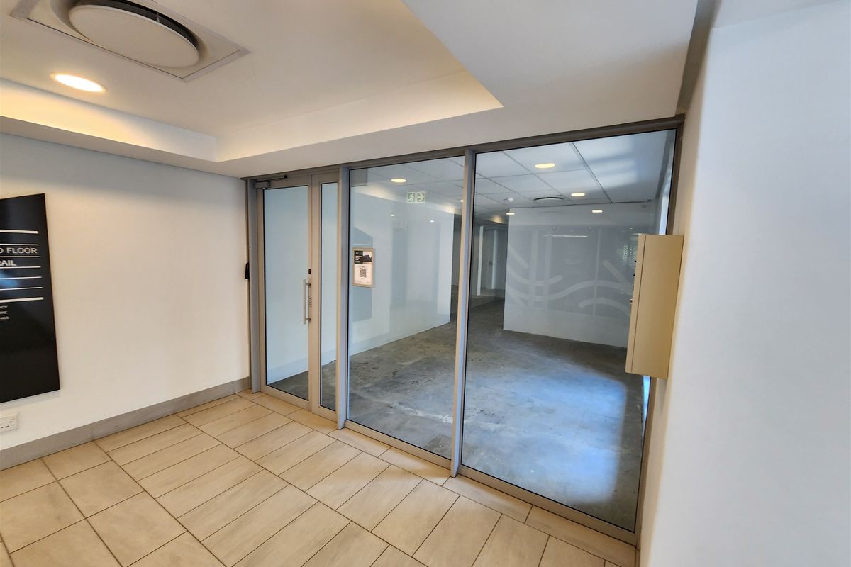 450sqm Office space to let in Sandhurst, Sandton - Photo 4