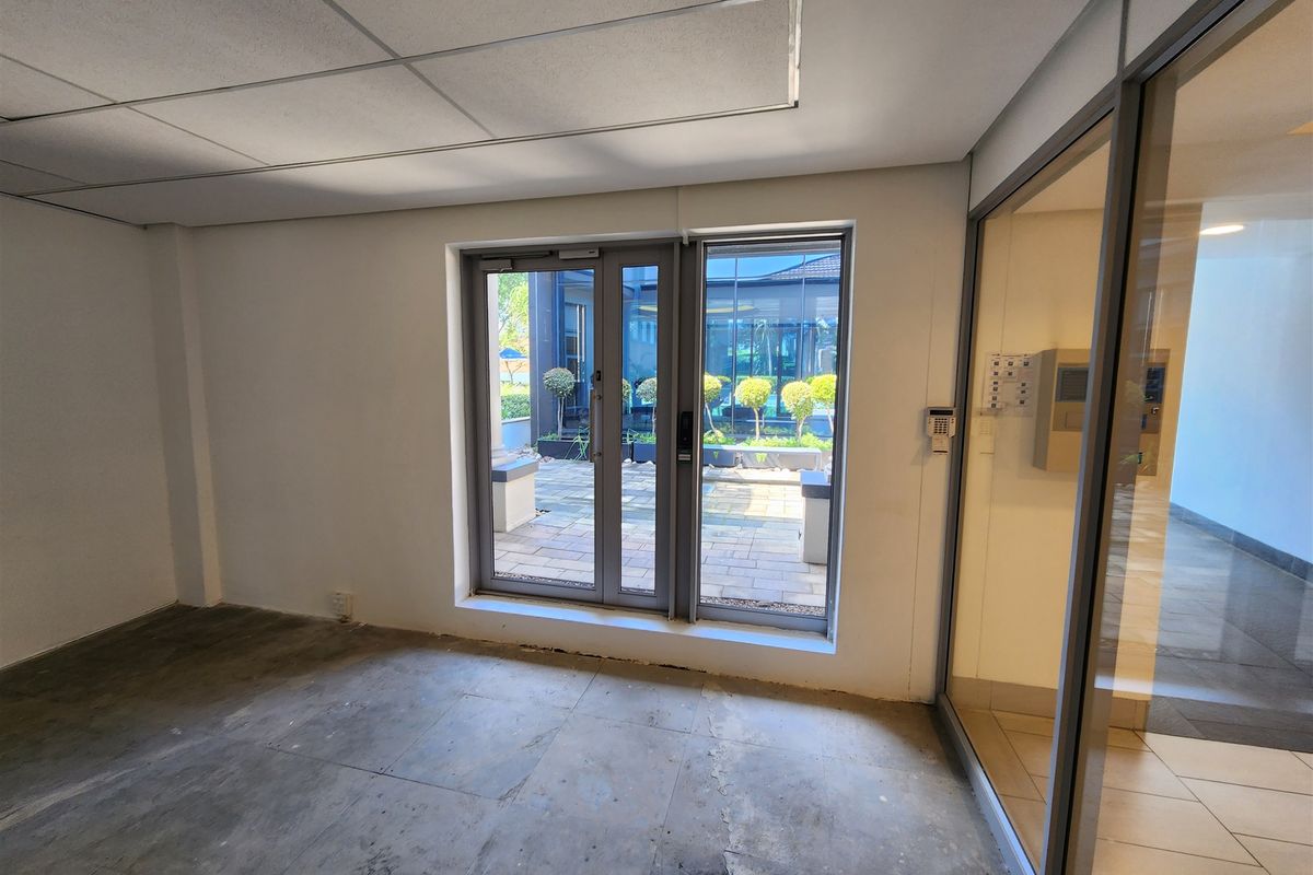 450sqm Office space to let in Sandhurst, Sandton - Photo 5