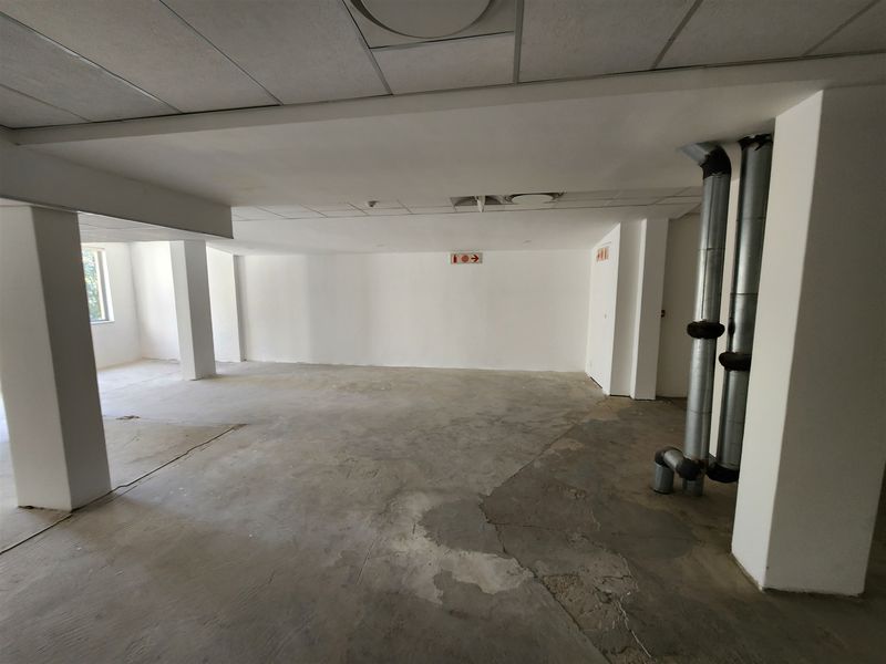 450sqm Office space to let in Sandhurst, Sandton - Photo 10