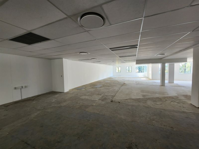 450sqm Office space to let in Sandhurst, Sandton - Photo 9