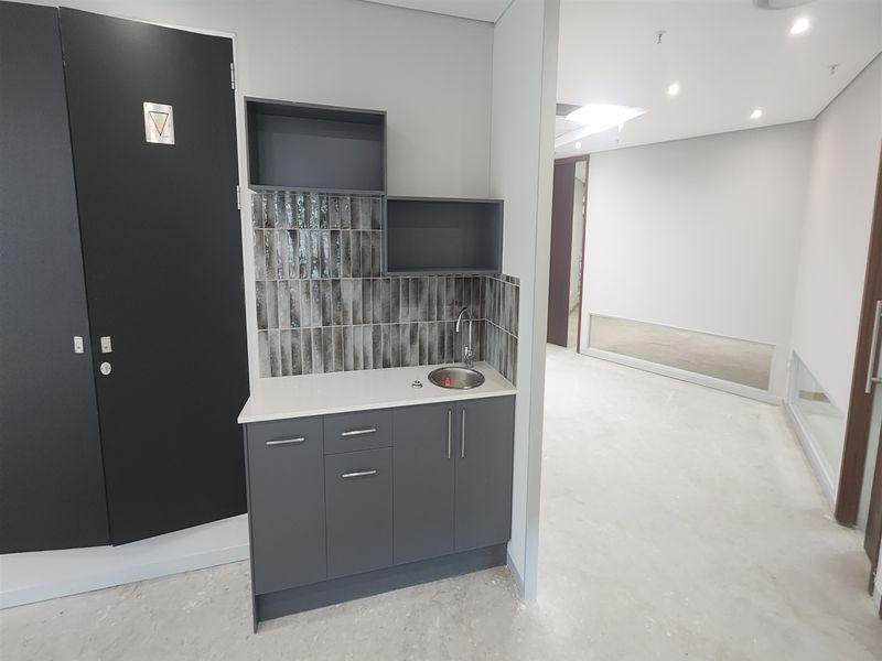 947.3sqm Offices to let in Sandton - Photo 10