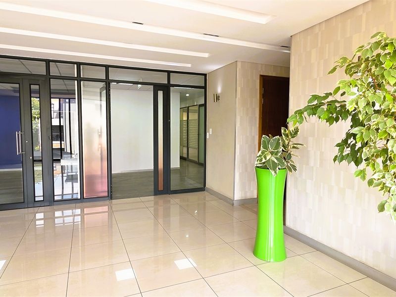 468m2 Office space to let in Homestead Place - Photo 2