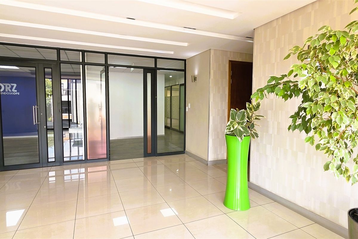 468m2 Office space to let in Homestead Place - Photo 2