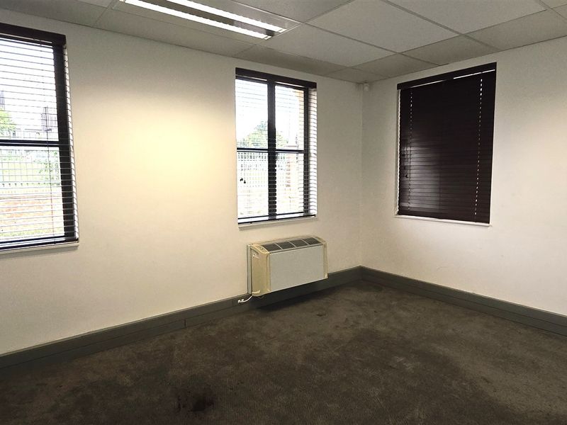 Office space to let in Morningside Close - Photo 8