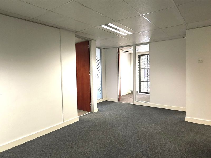 Office space to let in Morningside Close - Photo 6