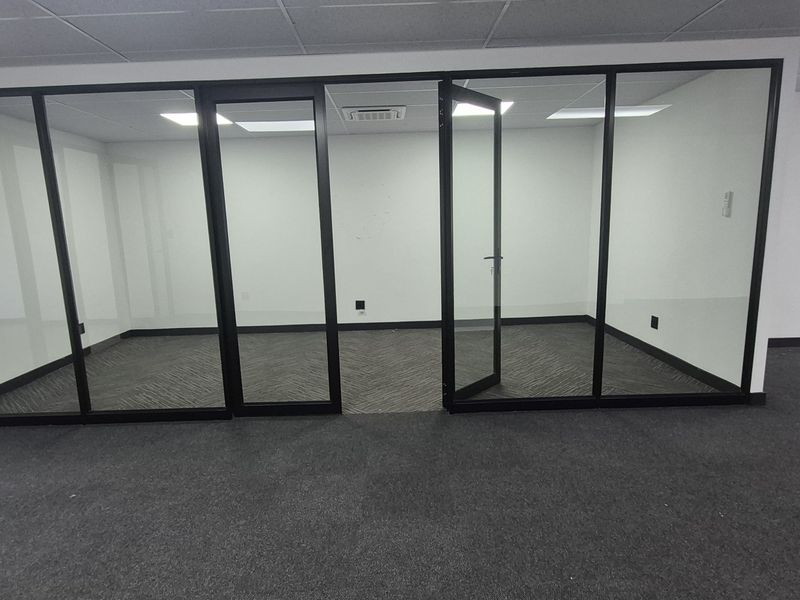 Offices to let in Rosebank, Johannesburg - Photo 6