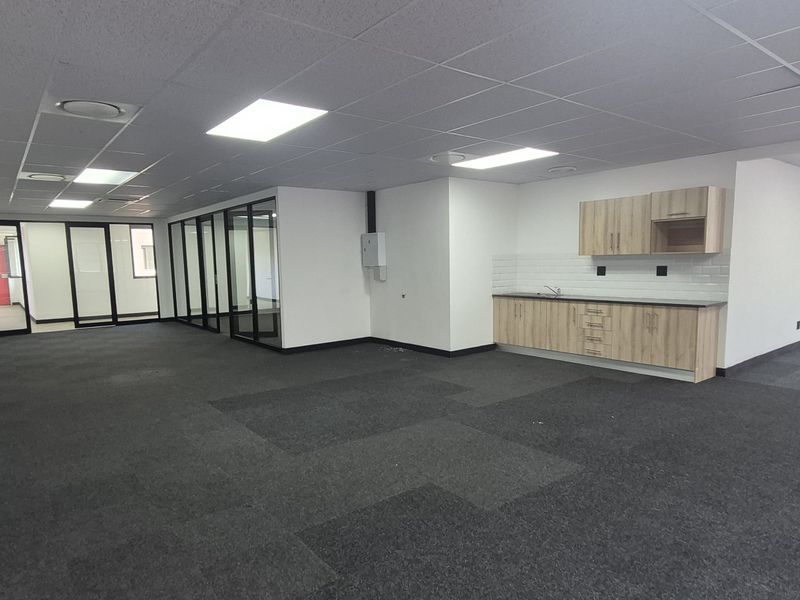 Offices to let in Rosebank, Johannesburg - Photo 4
