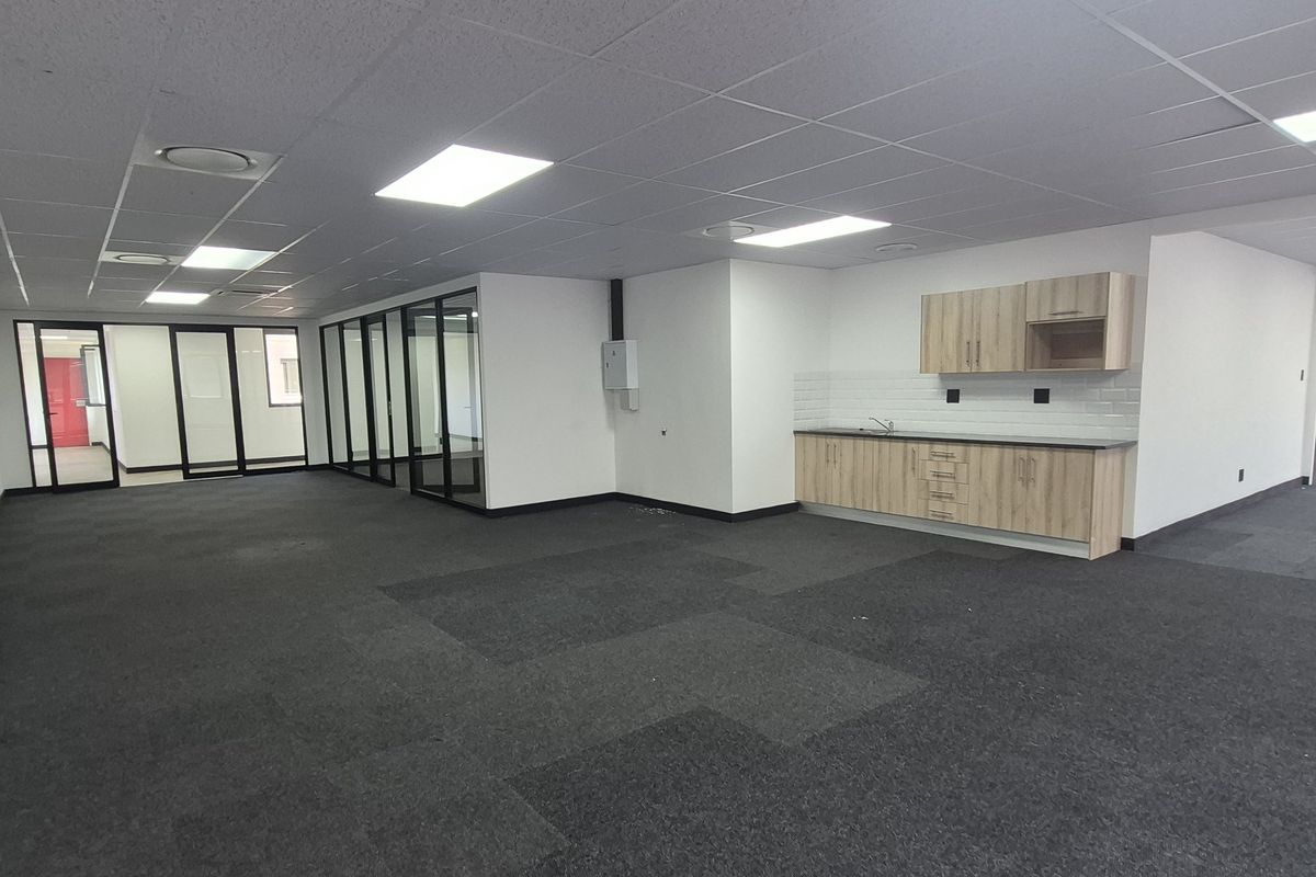 Offices to let in Rosebank, Johannesburg - Photo 4
