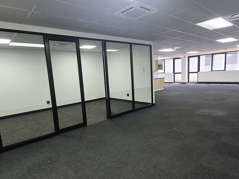 Offices to let in Rosebank, Johannesburg - Photo 5
