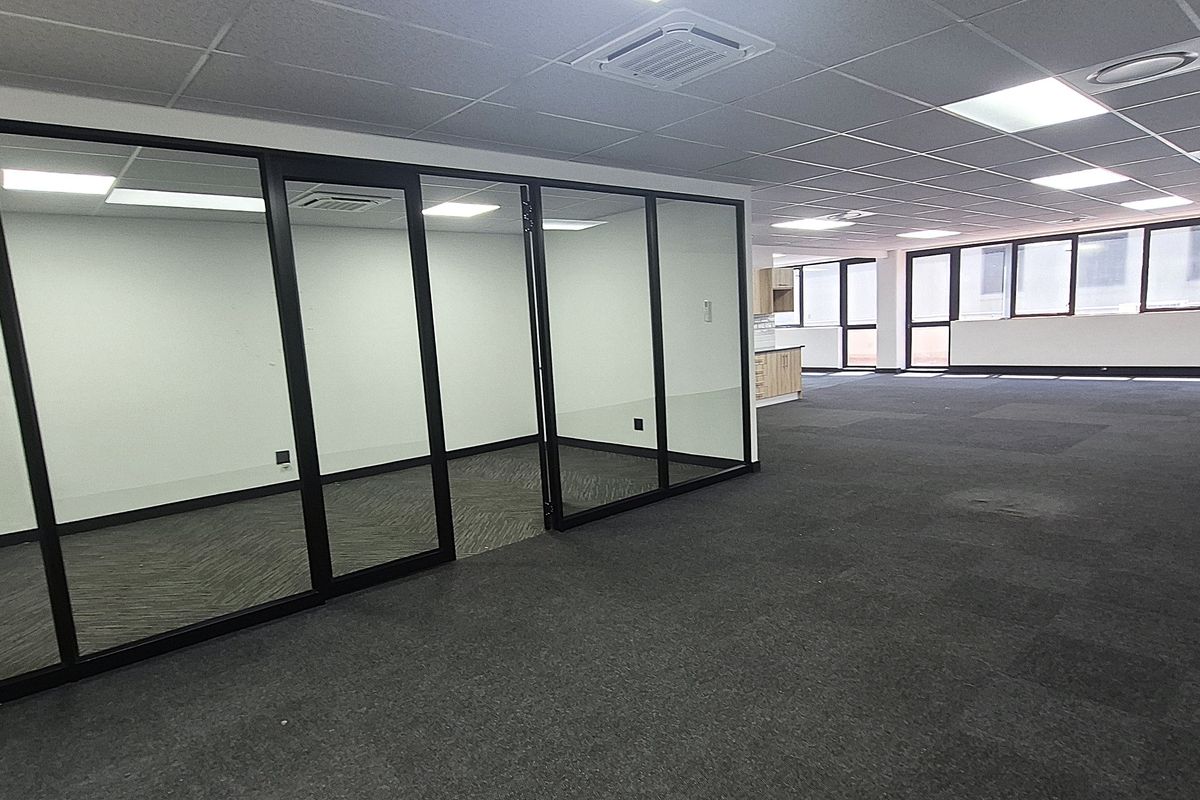 Offices to let in Rosebank, Johannesburg - Photo 5
