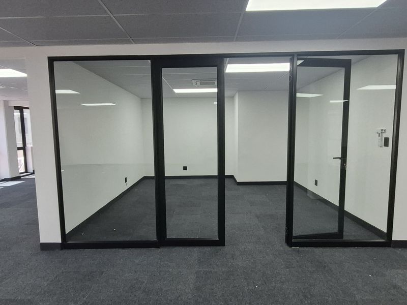 Offices to let in Rosebank, Johannesburg - Photo 10