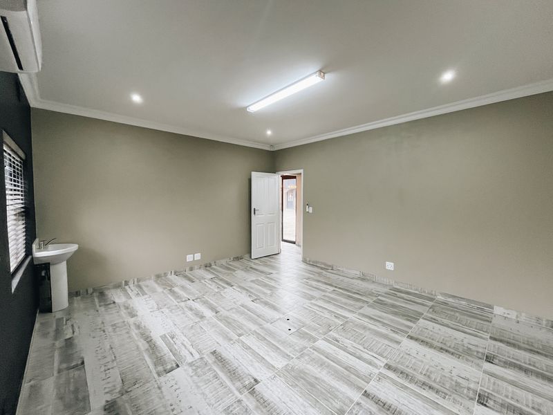 Commercial Building in Kleinbrak River - Photo 10