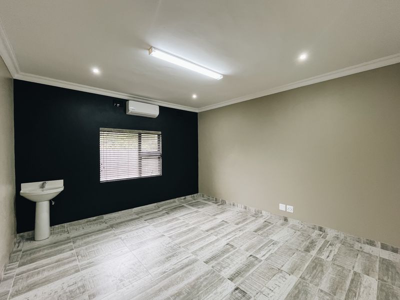 Commercial Building in Kleinbrak River - Photo 9