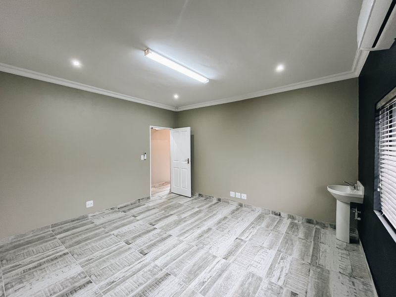 Commercial Building in Kleinbrak River - Photo 8