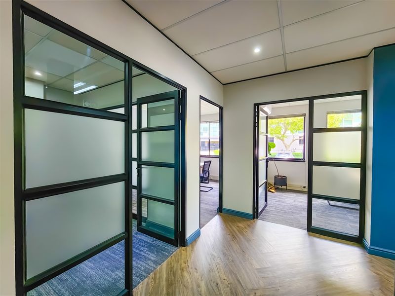 232m2 Ultra Modern Office to Let in Design Quarter - Photo 7