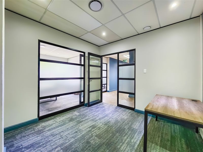 232m2 Ultra Modern Office to Let in Design Quarter - Photo 6