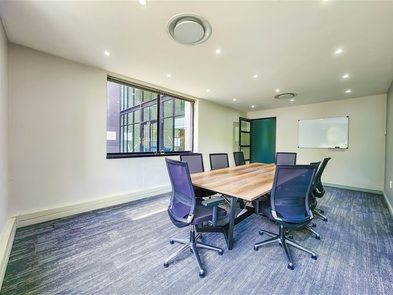 232m2 Ultra Modern Office to Let in Design Quarter - Photo 4