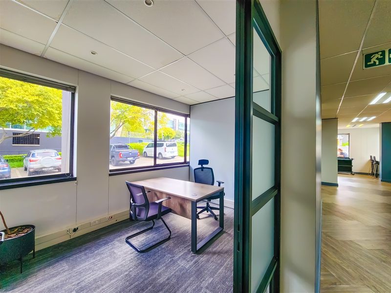 232m2 Ultra Modern Office to Let in Design Quarter - Photo 10