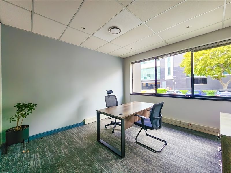 232m2 Ultra Modern Office to Let in Design Quarter - Photo 9