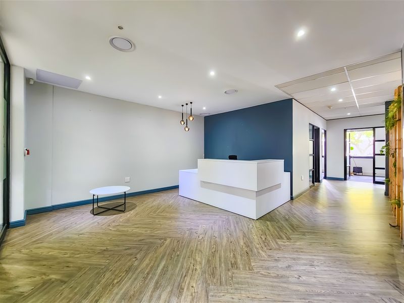 232m2 Ultra Modern Office to Let in Design Quarter - Photo 5