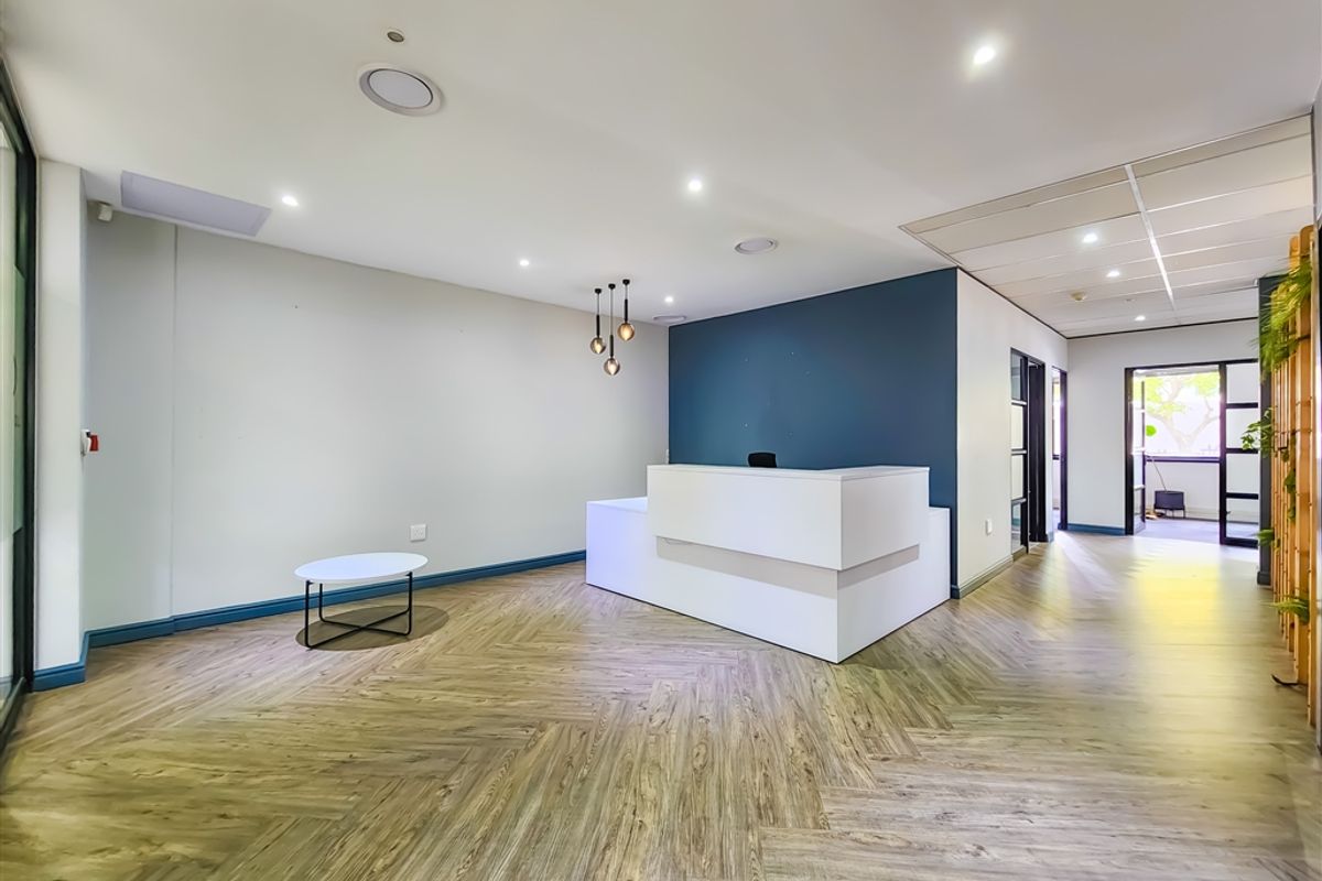 232m2 Ultra Modern Office to Let in Design Quarter - Photo 5