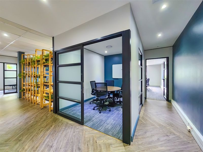 232m2 Ultra Modern Office to Let in Design Quarter - Photo 2