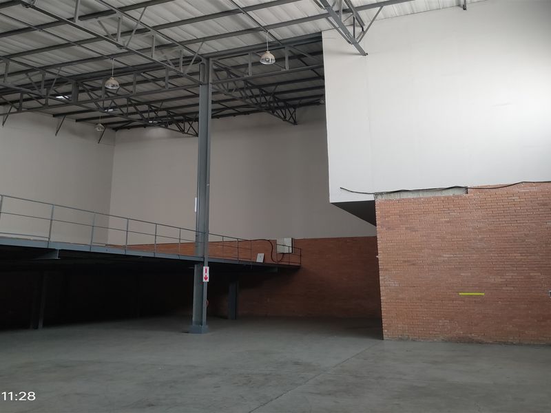 677m2  Warehouse  - TO LEASE - Photo 9