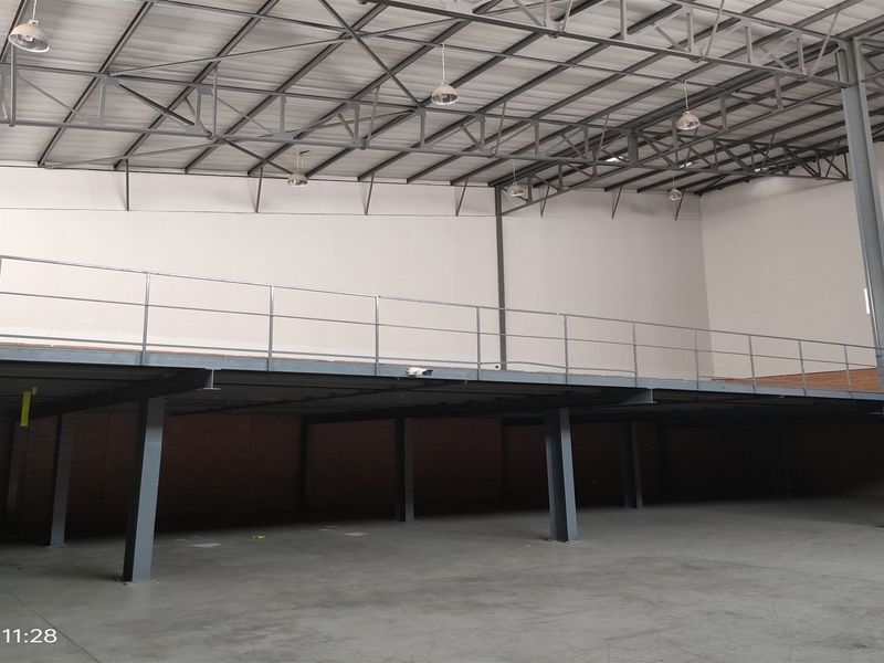 677m2  Warehouse  - TO LEASE - Photo 10
