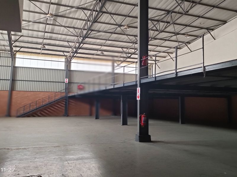 677m2  Warehouse  - TO LEASE - Photo 7