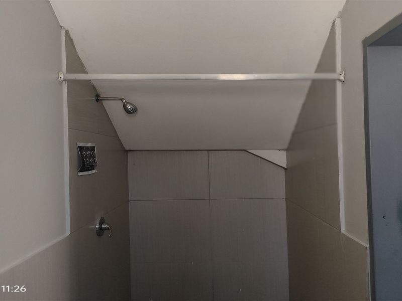 677m2  Warehouse  - TO LEASE - Photo 5