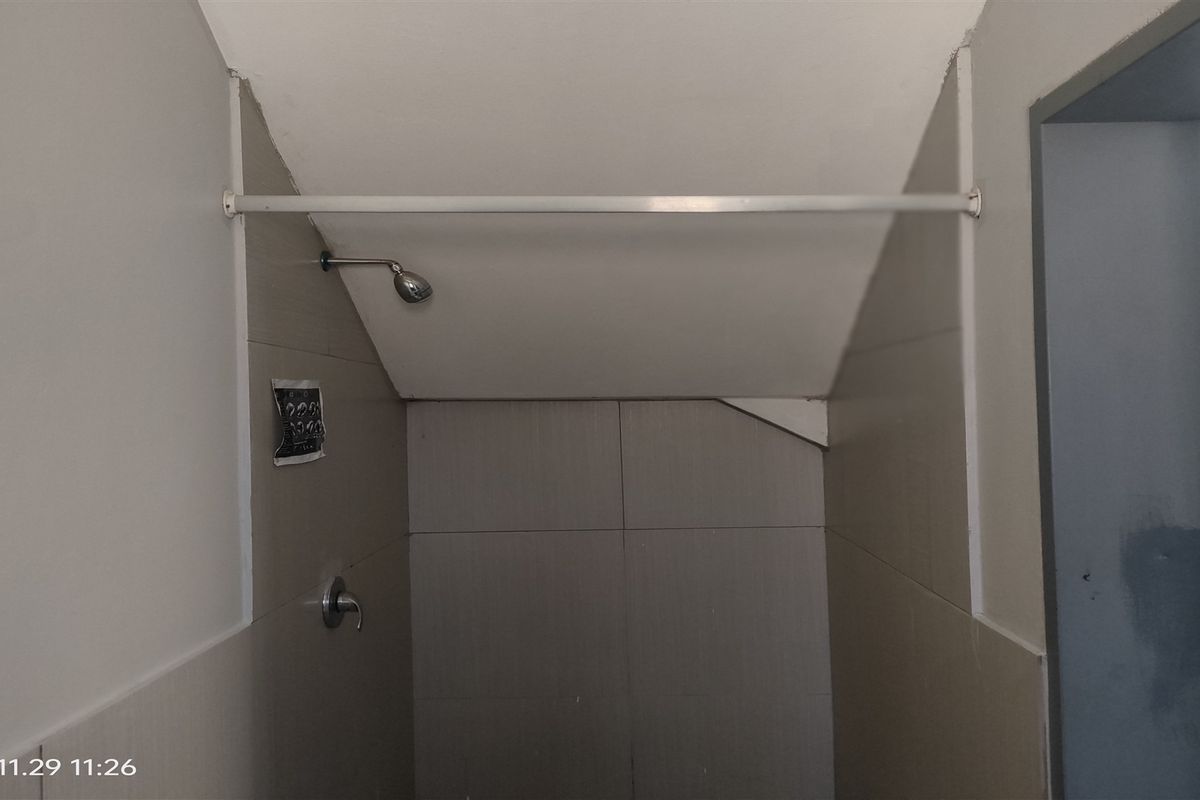 677m2  Warehouse  - TO LEASE - Photo 5