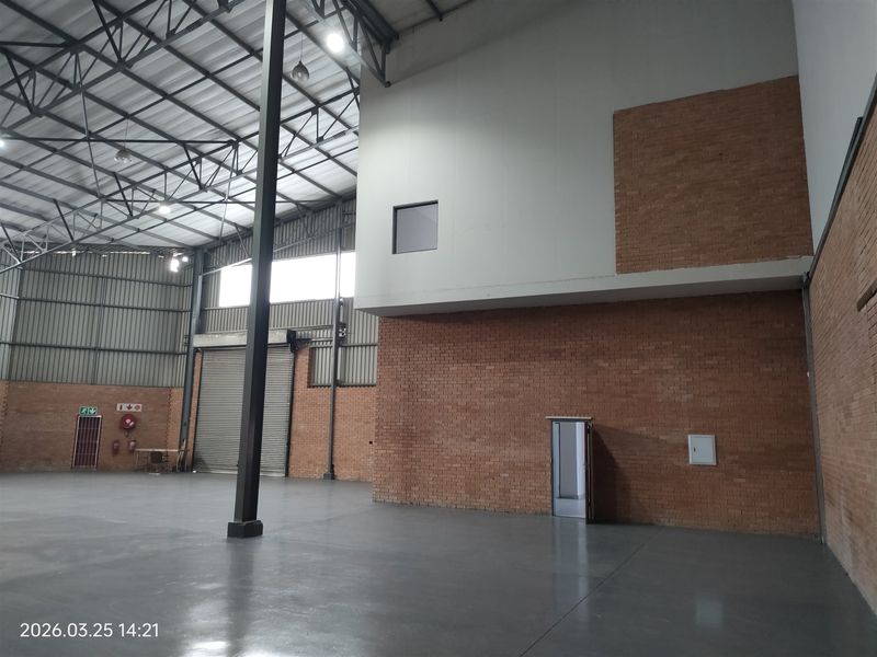 677m2  Warehouse  - TO LEASE - Photo 9